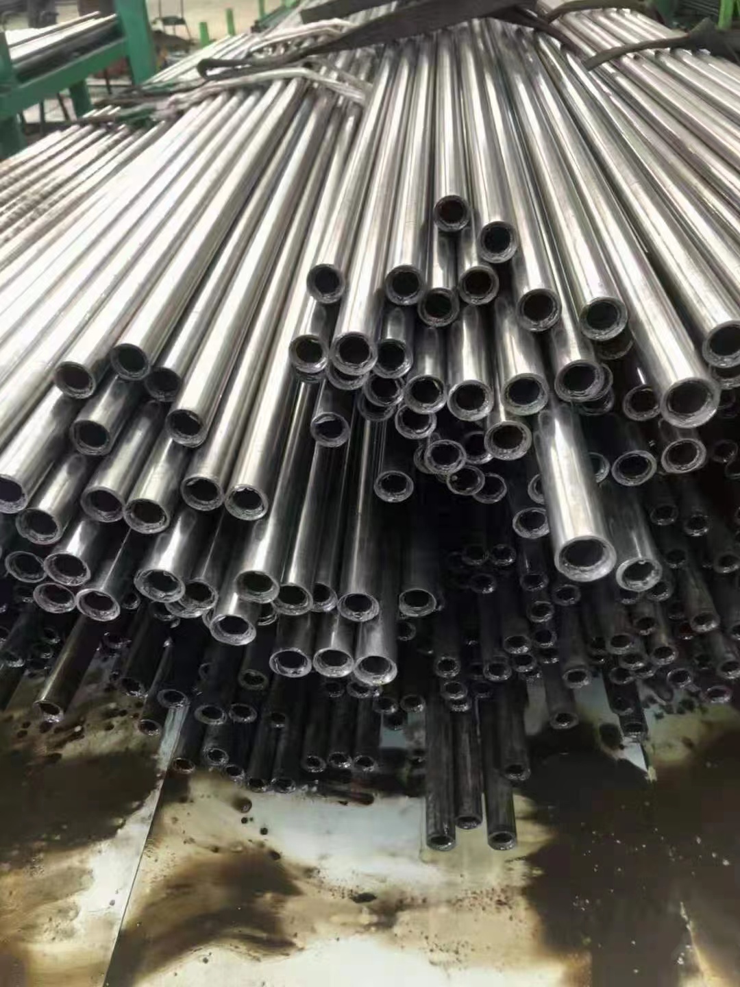 精密無(wú)縫鋼管\精密光亮管20鋼精密度保證正負(fù)10絲